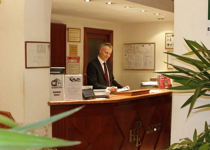 Recepción 24 horas hotel pace helvezia roma Recepción 24 horas hotel pace helvezia roma