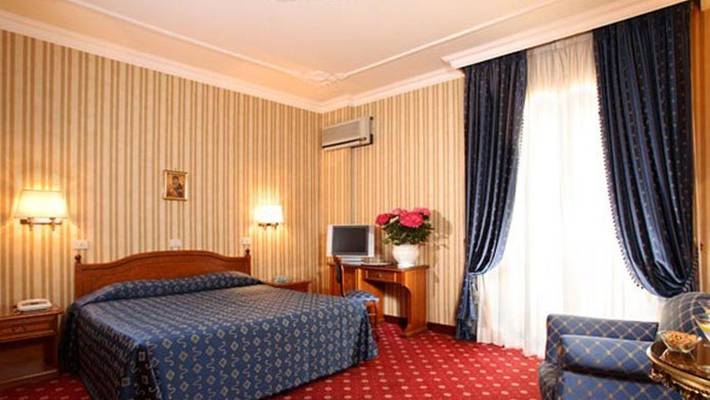 Camera tripla standard Hotel Pace Helvezia Roma