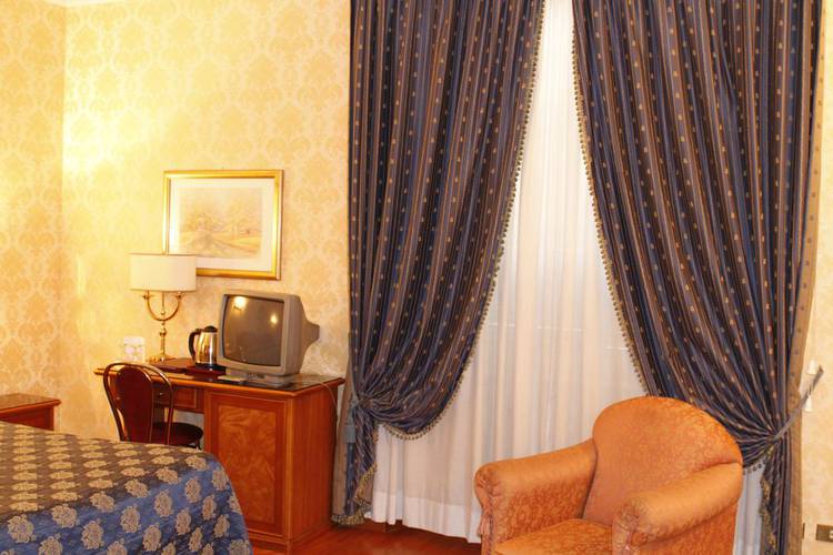 Habitación doble estándar de uso individual Hotel Pace Helvezia Roma