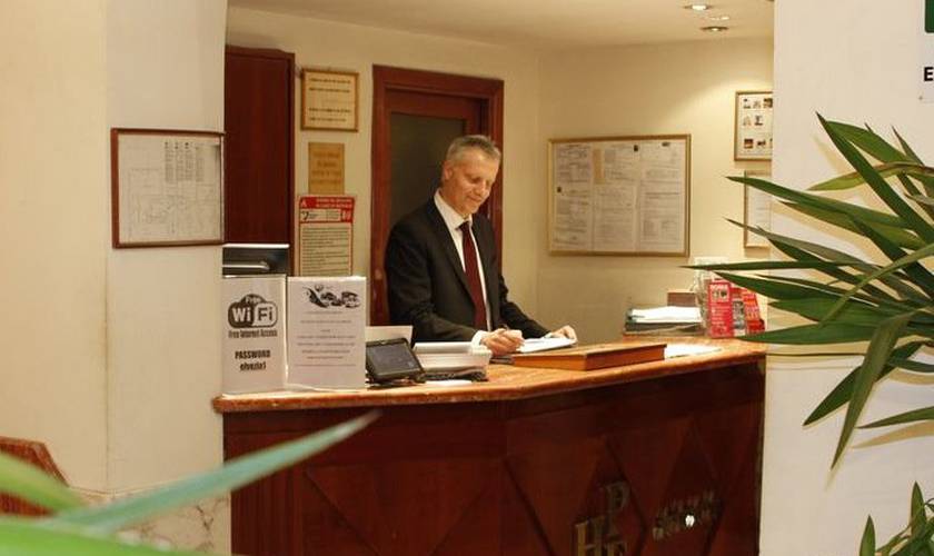 Recepción 24 horas Hotel Pace Helvezia Roma Recepción 24 horas Hotel Pace Helvezia Roma