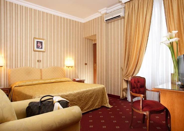 Habitación cuádruple estándar Hotel Pace Helvezia Roma