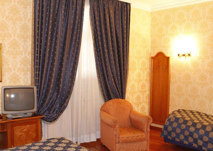 Chambre triple standard Hôtel Pace Helvezia Rome