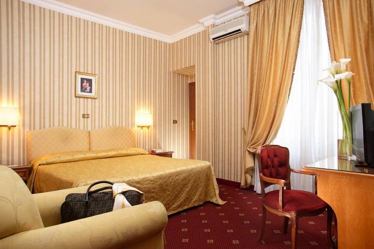 Habitación cuádruple estándar hotel pace helvezia roma Habitación cuádruple estándar hotel pace helvezia roma
